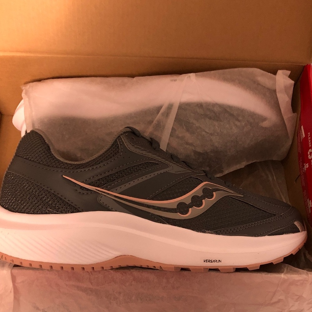 Saucony Cohesion 17 Women's Dark Gray and Pink Athletic Trainer - NIB
